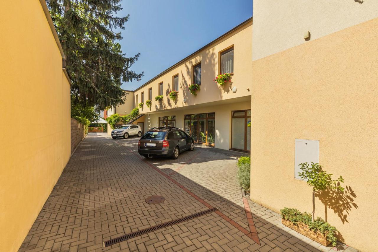 Penzion&Vinný bar Régio Kyjov  Exterior foto